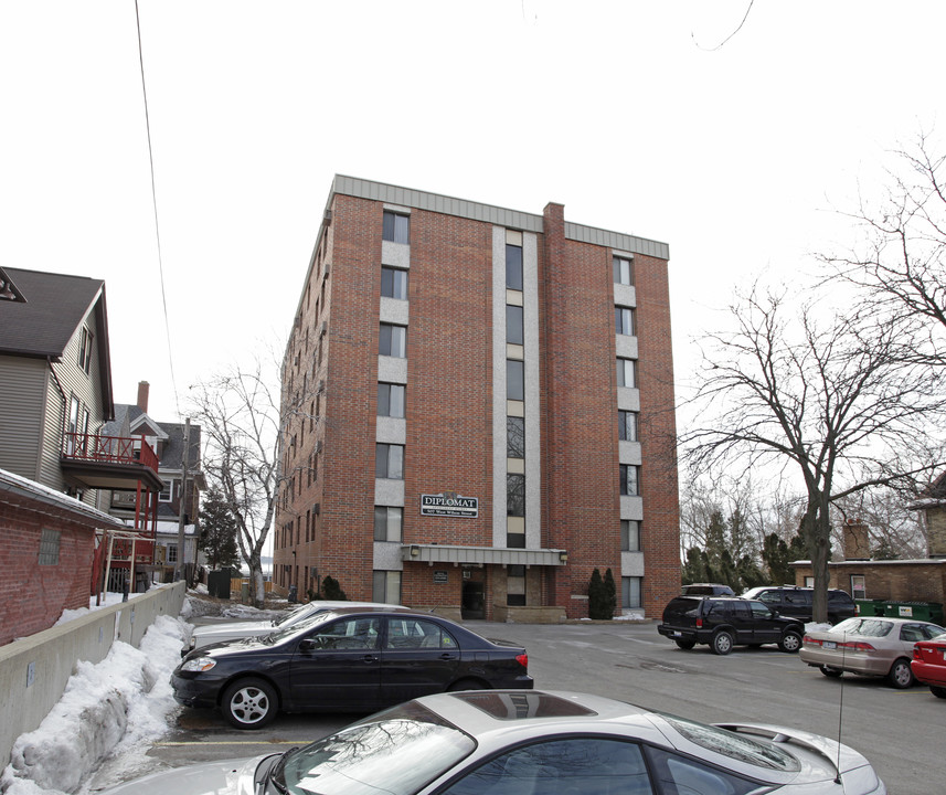 Diplomat Apartments in Madison, WI - Building Photo