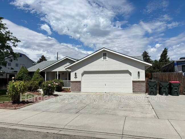 property at 668 W Applegate St