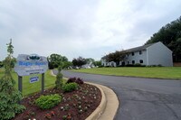 Rugby Square Apartments in Luray, VA - Foto de edificio - Building Photo