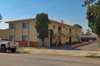 123 N Myrtle Ave in Monrovia, CA - Building Photo - Building Photo