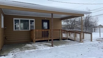 654 S Main Ave in Dickinson, ND - Building Photo