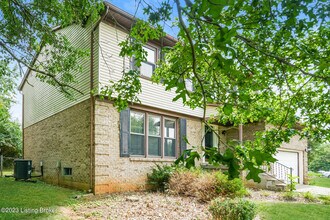 8105 Thornwood Rd in Louisville, KY - Building Photo - Building Photo