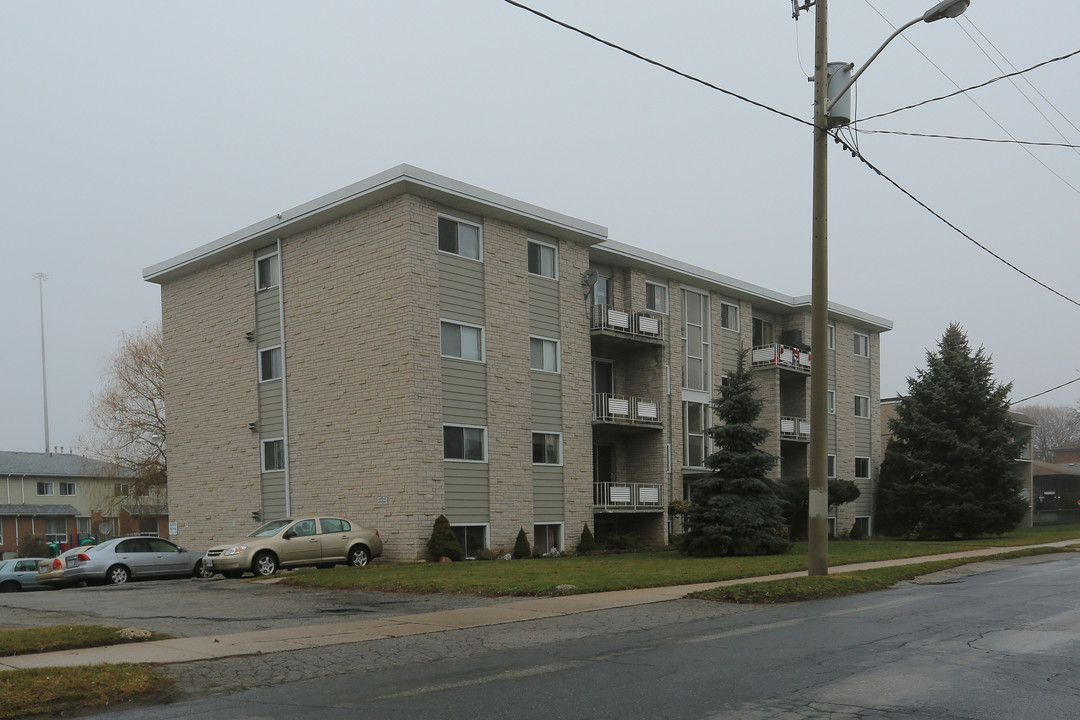 96 Second Avenue in Kitchener, ON - Building Photo