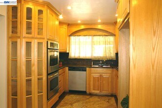 306 S Park Victoria Dr in Milpitas, CA - Building Photo - Building Photo