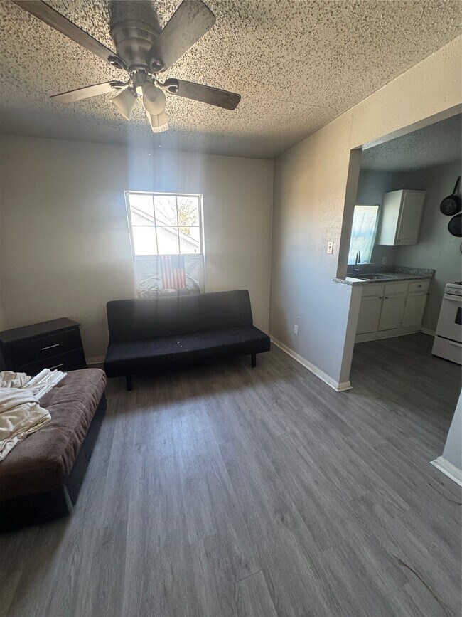 7018 Avenue F in Houston, TX - Foto de edificio - Building Photo