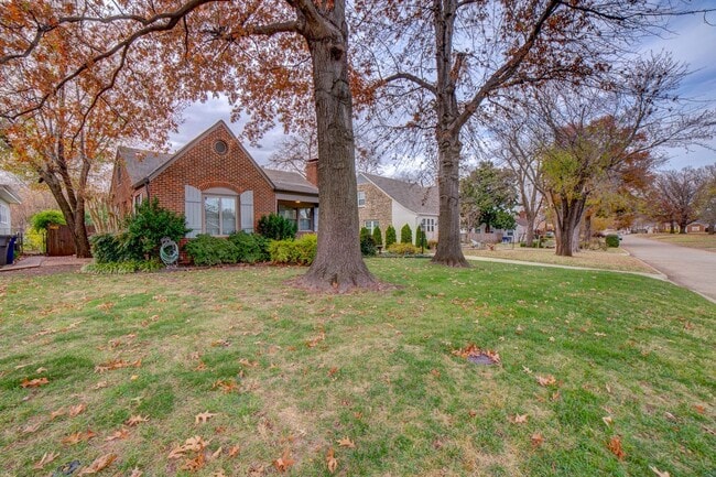 property at 1208 S New Haven Ave