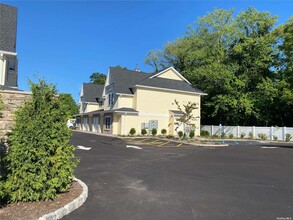 18 Creek Rd, Unit 604 in Halesite, NY - Building Photo - Building Photo