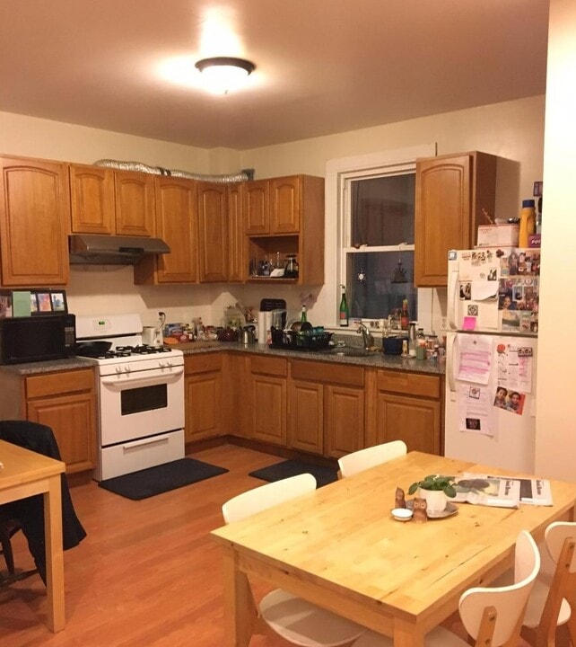 42 Sewall St, Unit uni2 2.5-bed 1 bath in Somerville, MA - Building Photo