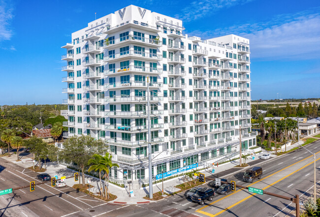 Vantage St. Pete in St. Petersburg, FL - Foto de edificio - Building Photo