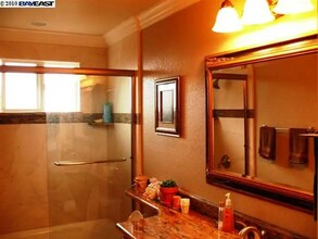 5134 Elmwood Ave in Newark, CA - Foto de edificio - Building Photo