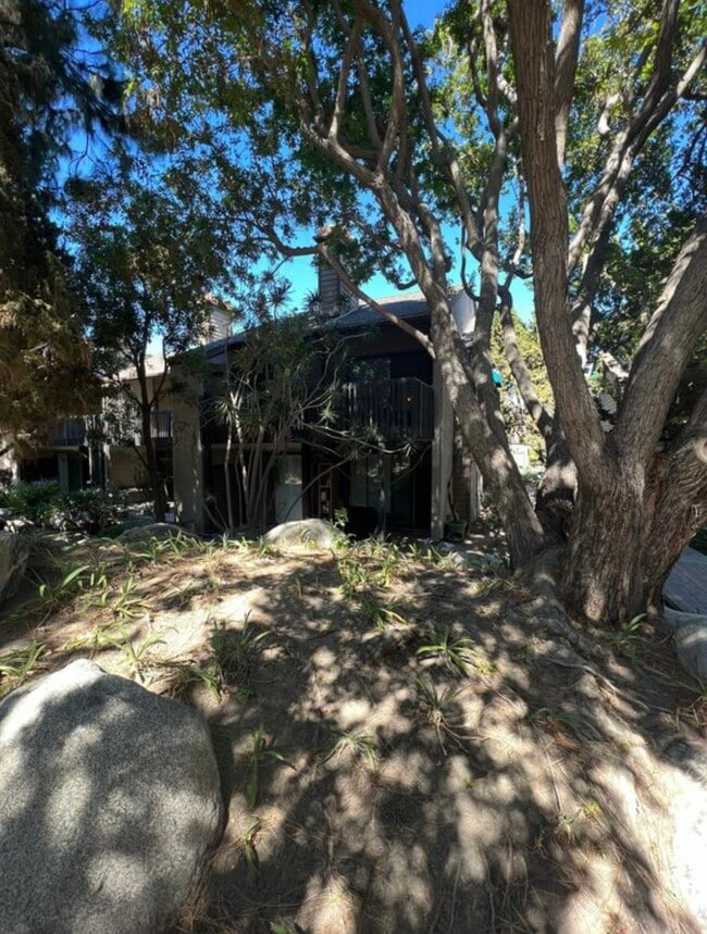 property at 2510 W MacArthur Blvd