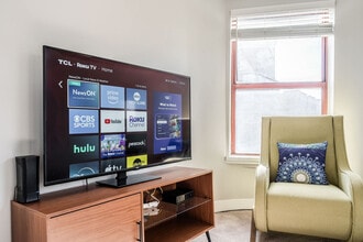 615 N East St in Indianapolis, IN - Foto de edificio - Building Photo