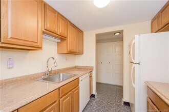 57 Brookwood Dr in Rocky Hill, CT - Building Photo - Building Photo