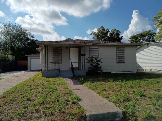 4000 Devon Dr