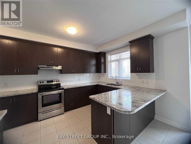 3325 Carding Mill Trail in Oakville, ON - Building Photo - Building Photo