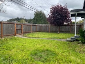 3880 Rohnerville Rd in Fortuna, CA - Foto de edificio - Building Photo