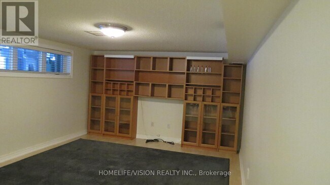 12 Burleigh Heights Dr in Toronto, ON - Building Photo - Building Photo