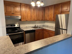 819 NE 199th St in Miami, FL - Building Photo - Building Photo