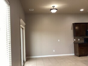 11232 NW 101st St in Yukon, OK - Foto de edificio - Building Photo