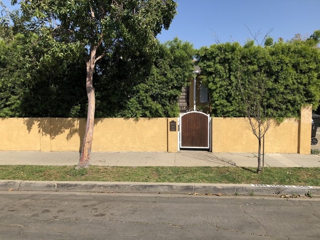 1644 S Garth Ave in Los Angeles, CA - Building Photo - Building Photo