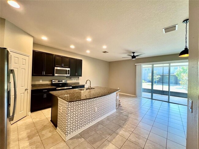 7058 Towne Lake Rd in Riverview, FL - Building Photo - Building Photo