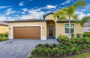 16851 Cayo Key Dr in Port Charlotte, FL - Building Photo