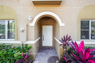 6022 Woodlands Blvd in Tamarac, FL - Building Photo