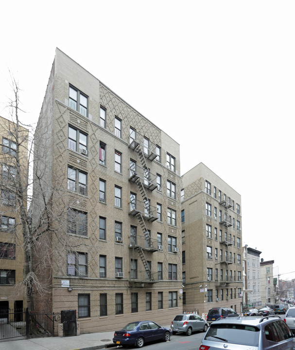 2700 Marion Ave in Bronx, NY - Foto de edificio