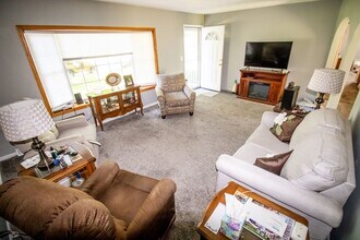 1413 Meadow Ln in Waterloo, IA - Building Photo - Building Photo