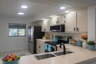 3178 Via Poinciana, Unit 3030 in Greenacres, FL - Foto de edificio - Building Photo