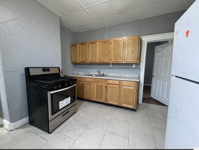 112 Grant Ave, Unit 1 in Jersey City, NJ - Building Photo - Building Photo