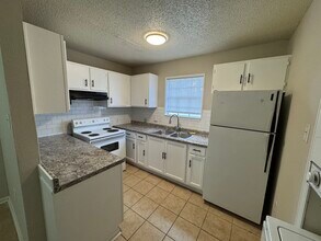 3204 N Stevendale Rd, Unit B in Baton Rouge, LA - Building Photo - Building Photo