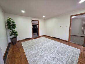 120 N Iowa Ave in York, NE - Building Photo - Building Photo