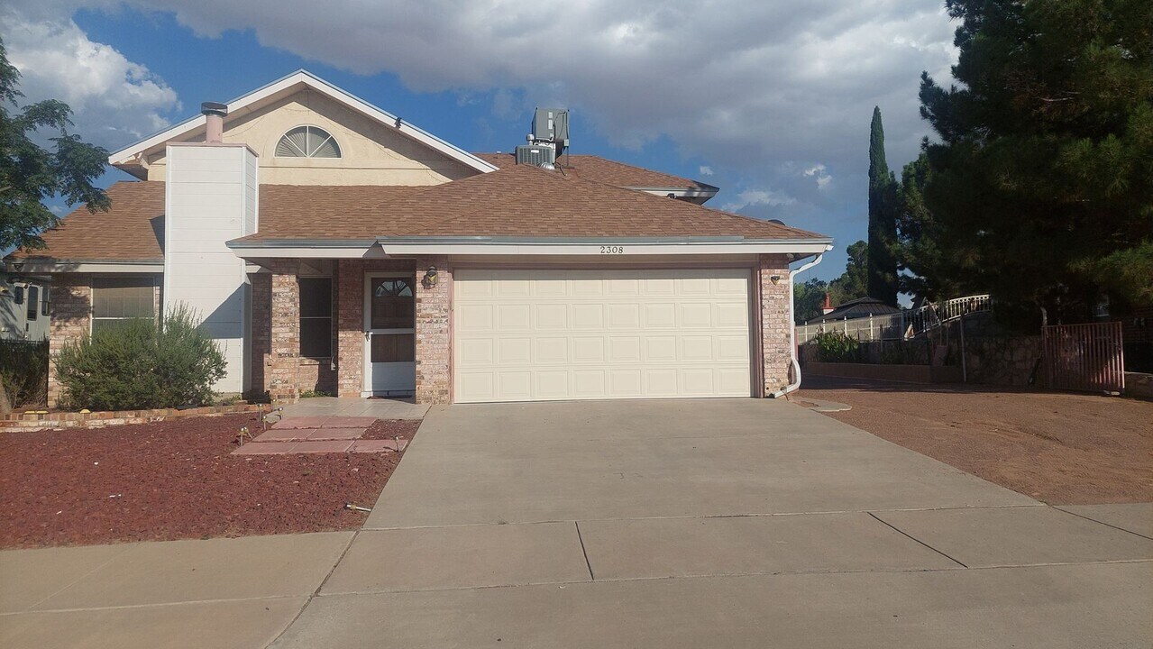 2308 Alan Duncan Ln in El Paso, TX - Foto de edificio