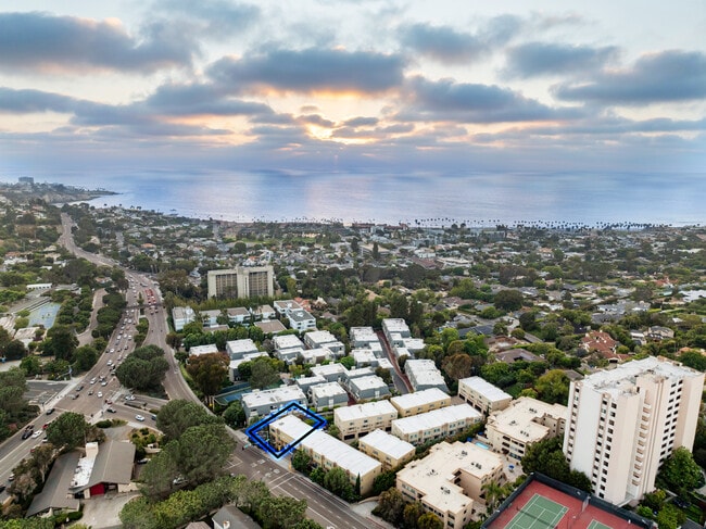 property at 2400 Torrey Pines Rd