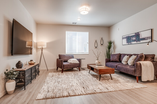 Saddle Ridge Luxury Apartments in Cheyenne, WY - Building Photo - Interior Photo