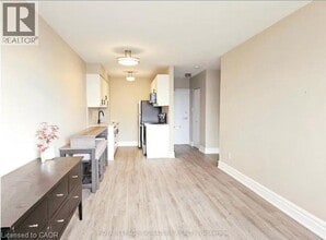 101 Queen St S in Hamilton, ON - Building Photo - Building Photo