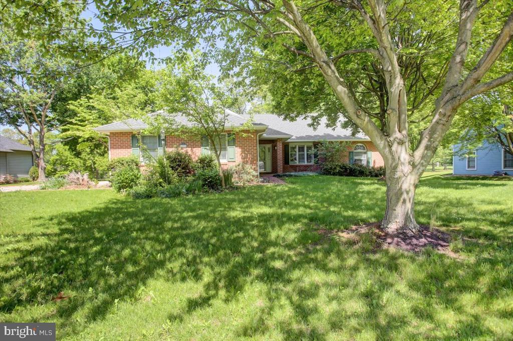 6872 Fairway Dr E in Chambersburg, PA - Building Photo