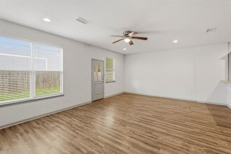 630-634 Magnolia Bend in New Caney, TX - Building Photo - Building Photo