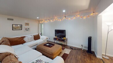 5531 Mary Ln Dr in San Diego, CA - Building Photo - Building Photo