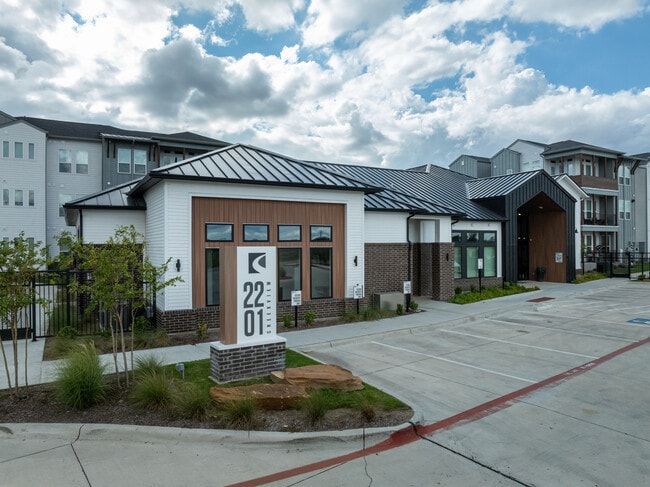 2201 Creekview in Waco, TX - Foto de edificio - Building Photo