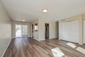 881 Edenwood Dr in Roselle, IL - Building Photo - Building Photo