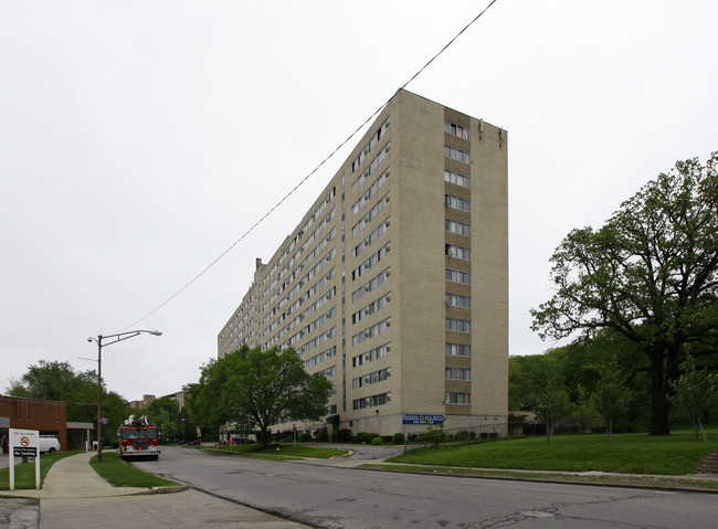 Huron Place in Cleveland, OH - Foto de edificio - Building Photo