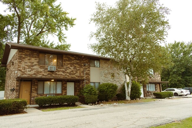 Holly Apartments in Kokomo, IN - Building Photo - Building Photo