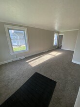 1828 Davis Ave in Lansing, MI - Foto de edificio - Building Photo