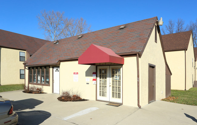 Country Village Apartments in Hebron, OH - Building Photo - Building Photo