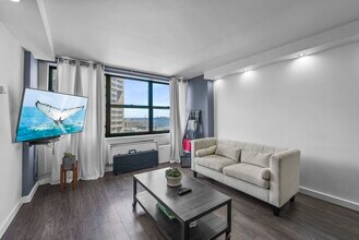 7002 JFK Blvd E-Unit -21B in West New York, NJ - Building Photo - Building Photo