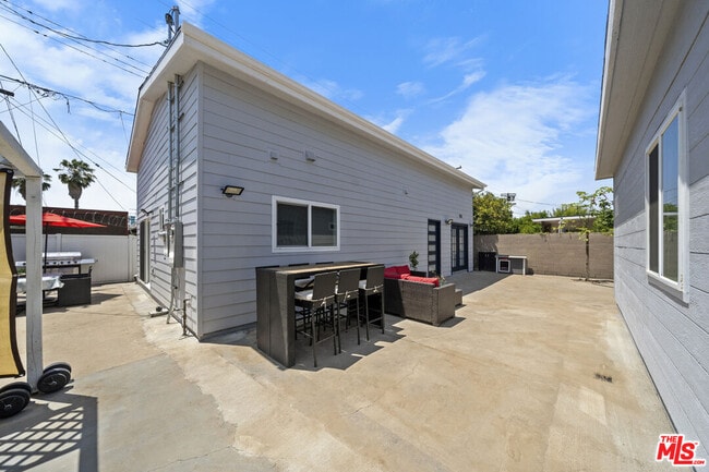 151 N Harvard Blvd in Los Angeles, CA - Building Photo - Building Photo