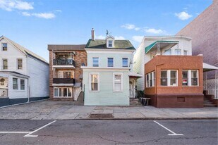 6118 Palisade Ave in West New York, NJ - Building Photo