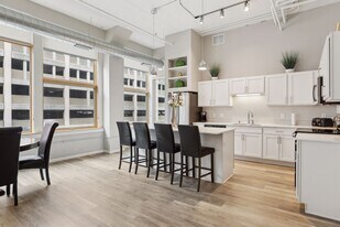 R7 Lofts in St. Paul, MN - Building Photo